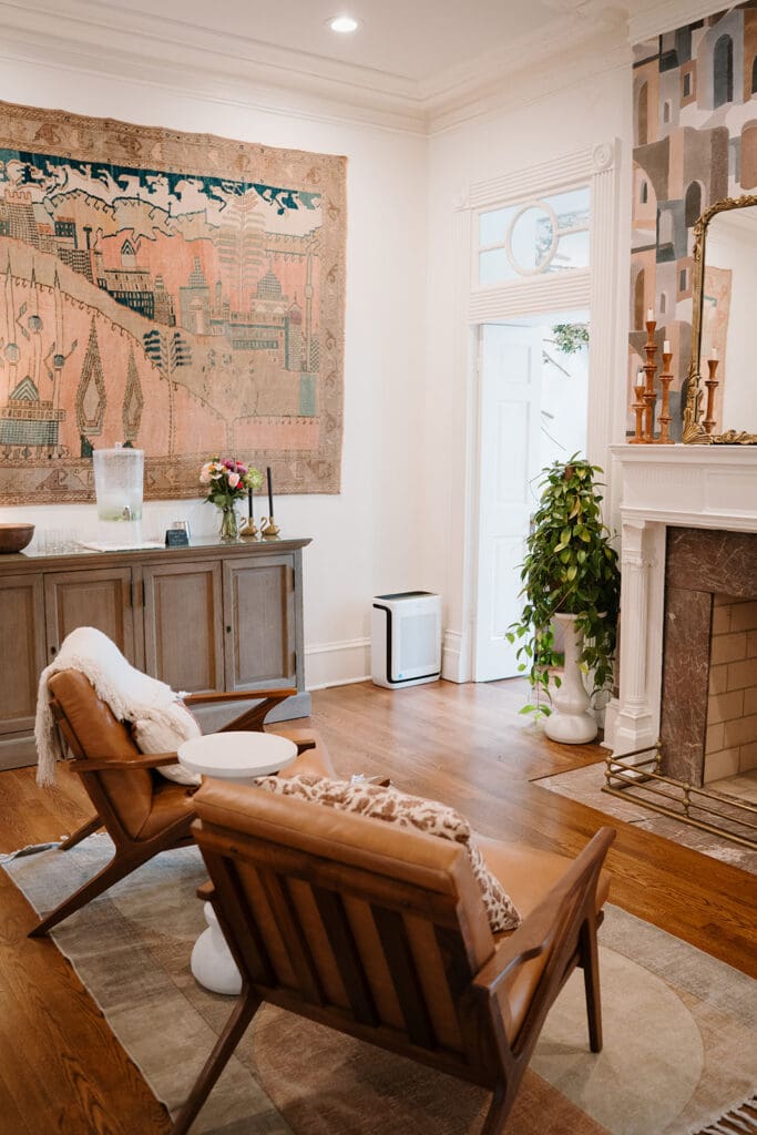 Intimate wedding ceremony setup at Swann House parlor — photo by Morgan Kay Photo